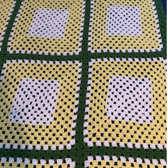 Vintage Granny Square Crochet Throw 43"‎ x 63" Lap Blanket Green Yellow White - Picture 3 of 6